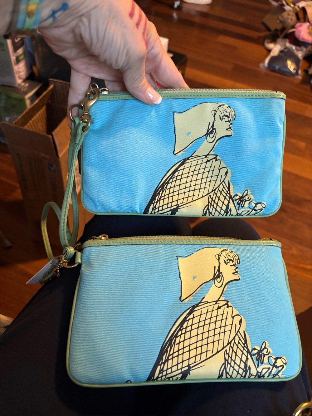 Coach Cashin Carry & 2 Luxury Skincare & Beauty Items Event - Picture 4 of 15